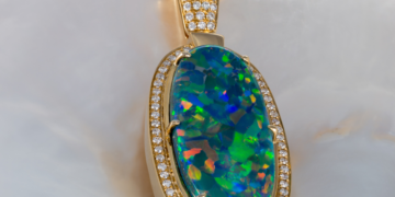 Sichere Pflege und Tragen von Opalschmuck 