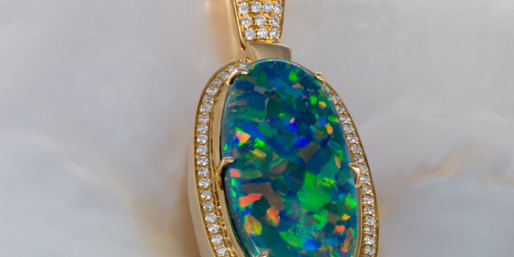 Sichere Pflege und Tragen von Opalschmuck 