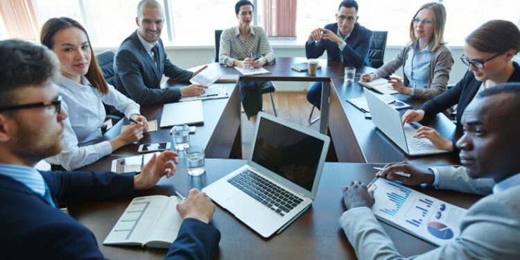 So erstellen Sie einen Sitzplan für ein effektives und produktives Business Meeting