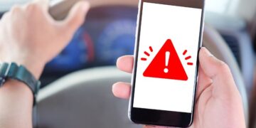 Telefonieren am Steuer: Wie Sie Bußgelder und Punkte vermeiden können
