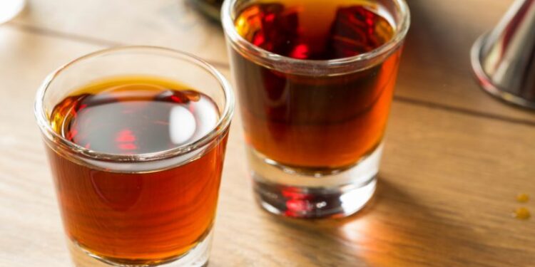 Die besten Liköre für die Verfeinerung von Saucen und Desserts