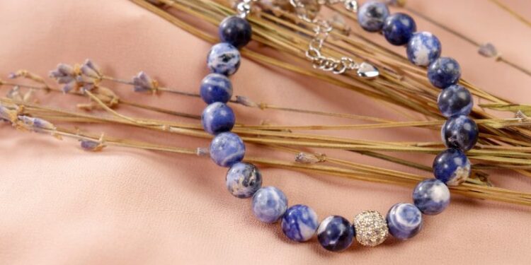 Armbänder selber machen: Anleitung und Tipps