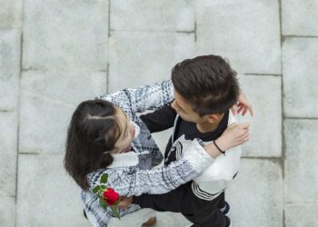 Dating: Wie gehe ich mit unangenehmen Fragen beim Date um?