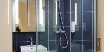 Einrichtungsideen für kleine Badezimmer: Platzsparende Duschen, die trotzdem Luxus bieten
