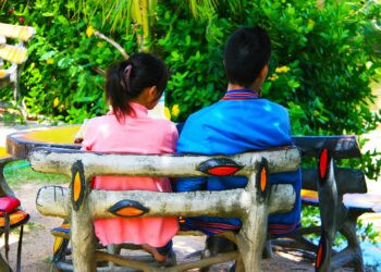 Dating: Wie vermeide ich unangenehme Gesprächspausen beim Date?