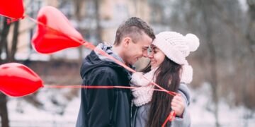 Was ist die Cuffing Season im Dating?