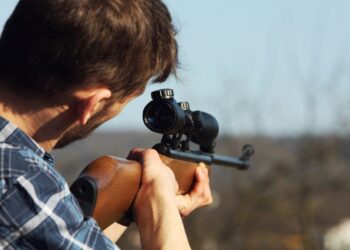 Sichere Aufbewahrung von Schusswaffen: Tipps für Jäger und Sportschützen