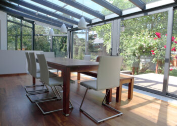 Ratgeber: Nachbarrecht beim Wintergartenbau: Welche Rechte haben Nachbarn?