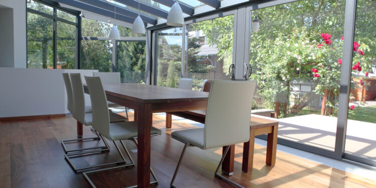 Ratgeber: Nachbarrecht beim Wintergartenbau: Welche Rechte haben Nachbarn?