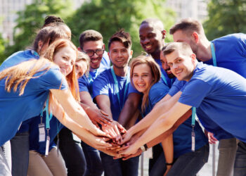 Teambuilding, Messen, Seminare, Firmenveranstaltungen: Verschenken Sie an Ihre Teams Kleidung mit Ihrem Firmenlogo