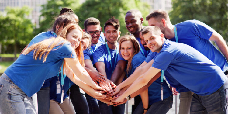 Teambuilding, Messen, Seminare, Firmenveranstaltungen: Verschenken Sie an Ihre Teams Kleidung mit Ihrem Firmenlogo