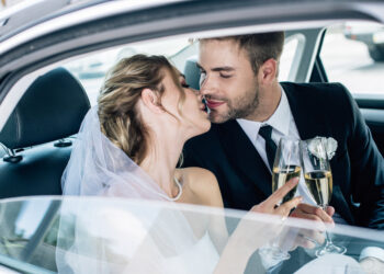 Ungestellte Hochzeitsfotografie, natürliche Hochzeitsfotos, Hochzeitsreportage, spontane Hochzeitsmomente, Hochzeitsfotograf, Brautpaar, Hochzeitsgäste, Paarfotografie, Hochzeitsfeier, Reportagefotografie