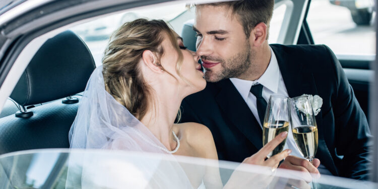 Ungestellte Hochzeitsfotografie, natürliche Hochzeitsfotos, Hochzeitsreportage, spontane Hochzeitsmomente, Hochzeitsfotograf, Brautpaar, Hochzeitsgäste, Paarfotografie, Hochzeitsfeier, Reportagefotografie