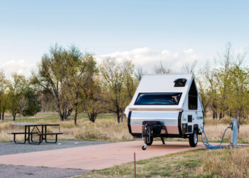 Camping mit Zeltanhänger von der Fahrt bis zum Aufbau
